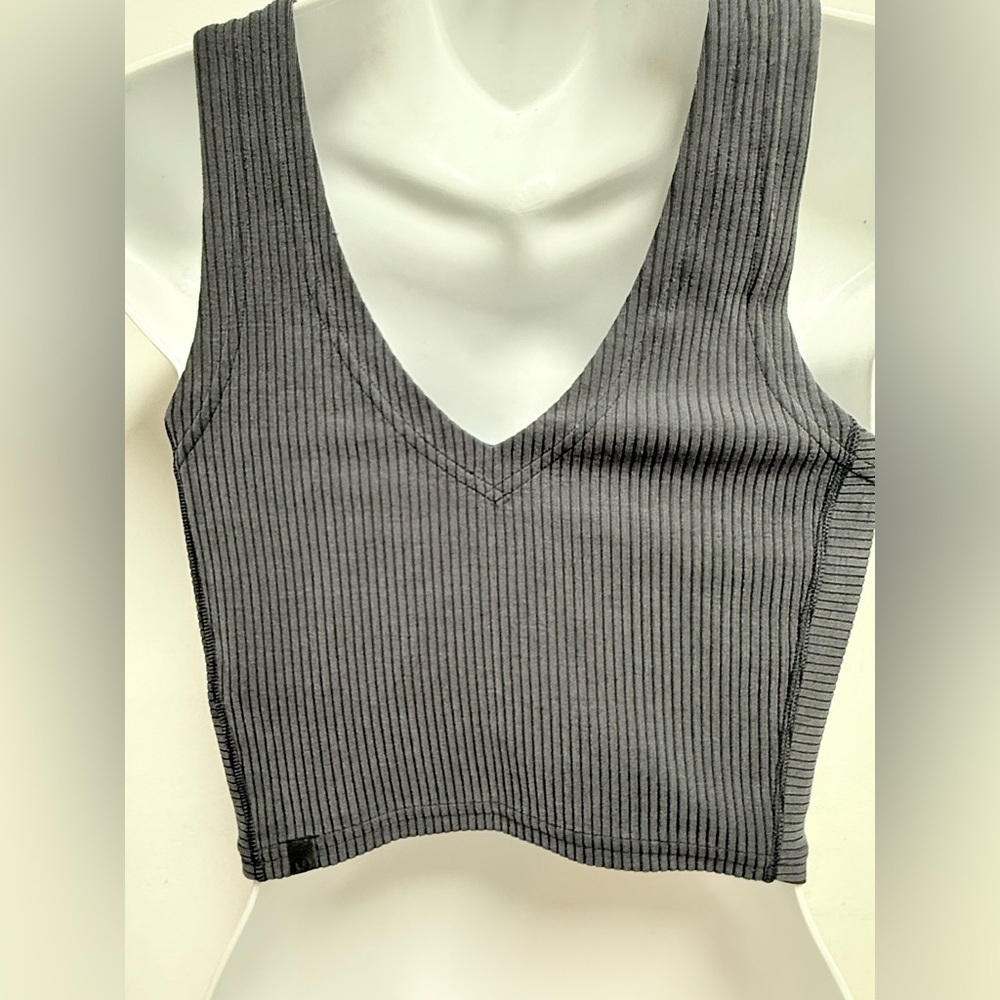 Lululemon Ribbed Softstreme Cropped Tank Top Size 4 - Picture 4 of 8